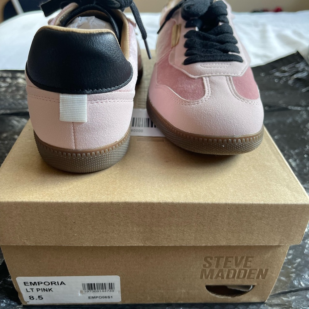 NIB Steve Madden Light Pink and Black Sneakers